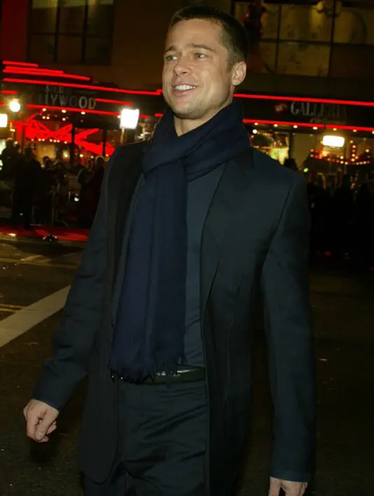 Seorang ayah memang selalu memiliki rasa rindu terhadap anaknya, seperti yang dirasakan Pitt. Tak heran jika kabarnya ia mencuri wakt untuk bertemu dengan anaknya yang tengah berada di Cambodia bersama Jolie. (AFP/Bintang.com)