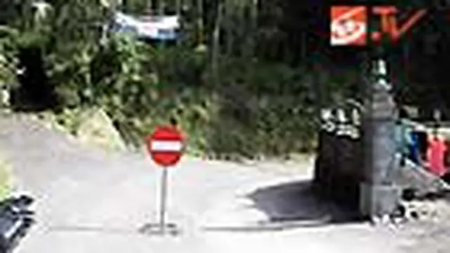 Warga Tutup Paksa Penambangan Pasir Lereng Merapi