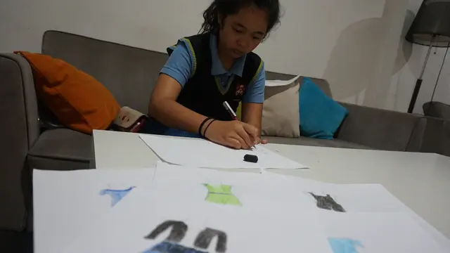 Ribie Siti Fadryan, gadis cilik berasal dari Bandung berusia 10 tahun yang jago mendesain baju fesyen anak.