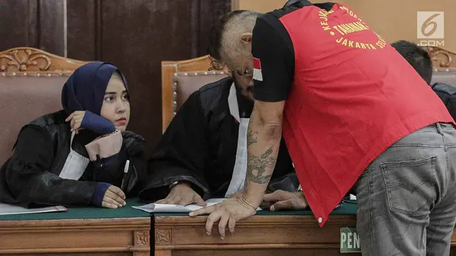 Tio Pakusadewo Hadiri Sidang