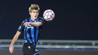 Charles De Ketelaere - Pemain berusia 20 tahun ini tampil gemilang dengan catatan 7 gol dan 6 assist dari 20 penampilan bersama Club Brugge. Performa Charles yang menanjak musim ini membuatnya kini digadang-gadang menjadi penerus Kevin De Bruyne di timnas Belgia. (AFP/Kenzo Tribouillard)