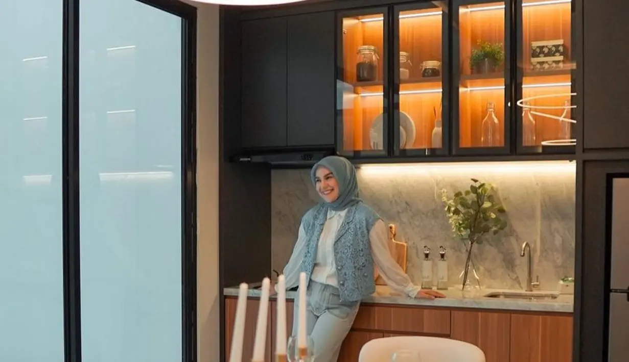 Meski belum genap berusia 2 tahun, Irish sudah tak sabar menyiapkan rumah dengan desain modern ini. (© instagram.com/_irishbella_)