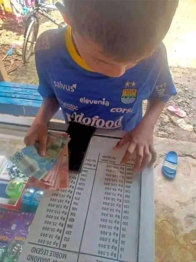 6 Potret Bocah Top Up Game Pakai THR Lebaran Ini Bikin Senyum Tipis