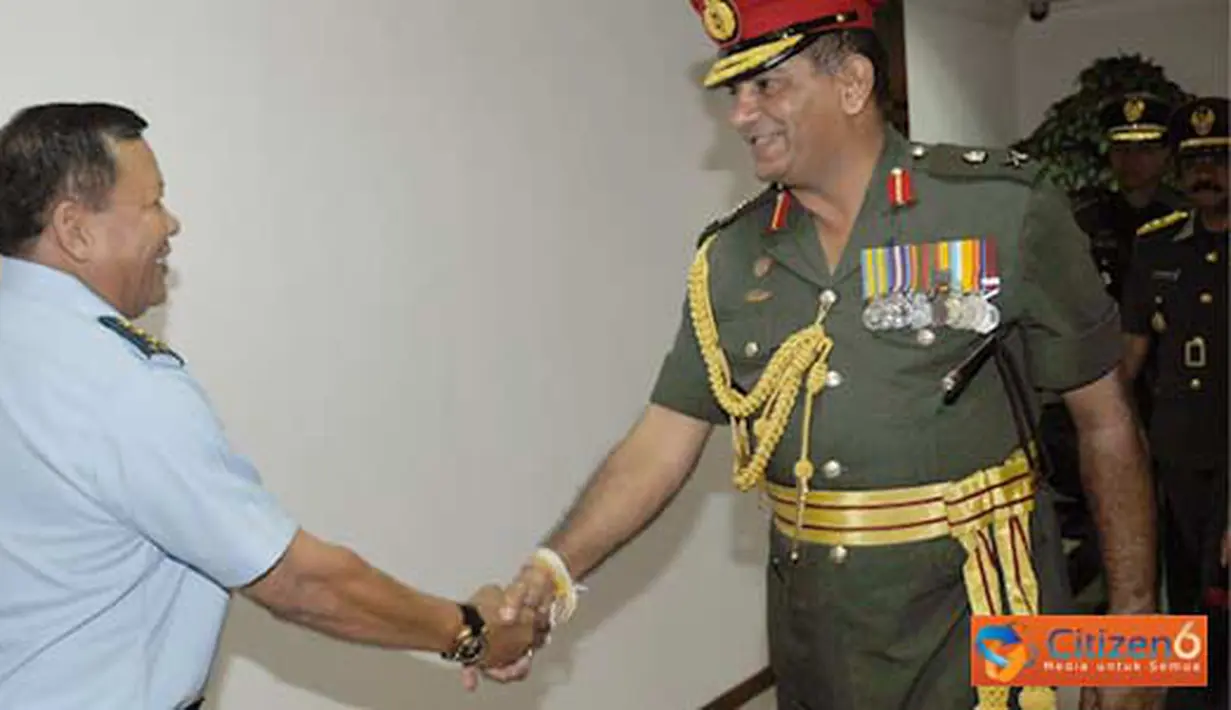 Citizen6, Jakarta: Kasum TNI Marsdya TNI Edy Harjoko, menerima kunjungan Kepala Staf Angkatan Darat (Kasad) Sri Lanka, Lieutenant General (Ltg) Jagath Jayasuriya di Mabes TNI Cilangkap, Jakarta, Kamis (31/3). (Pengirim: Badarudin)
