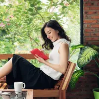 Ilustrasi perempuan dengan otak cerdas/copyright shutterstock.com/Makistock