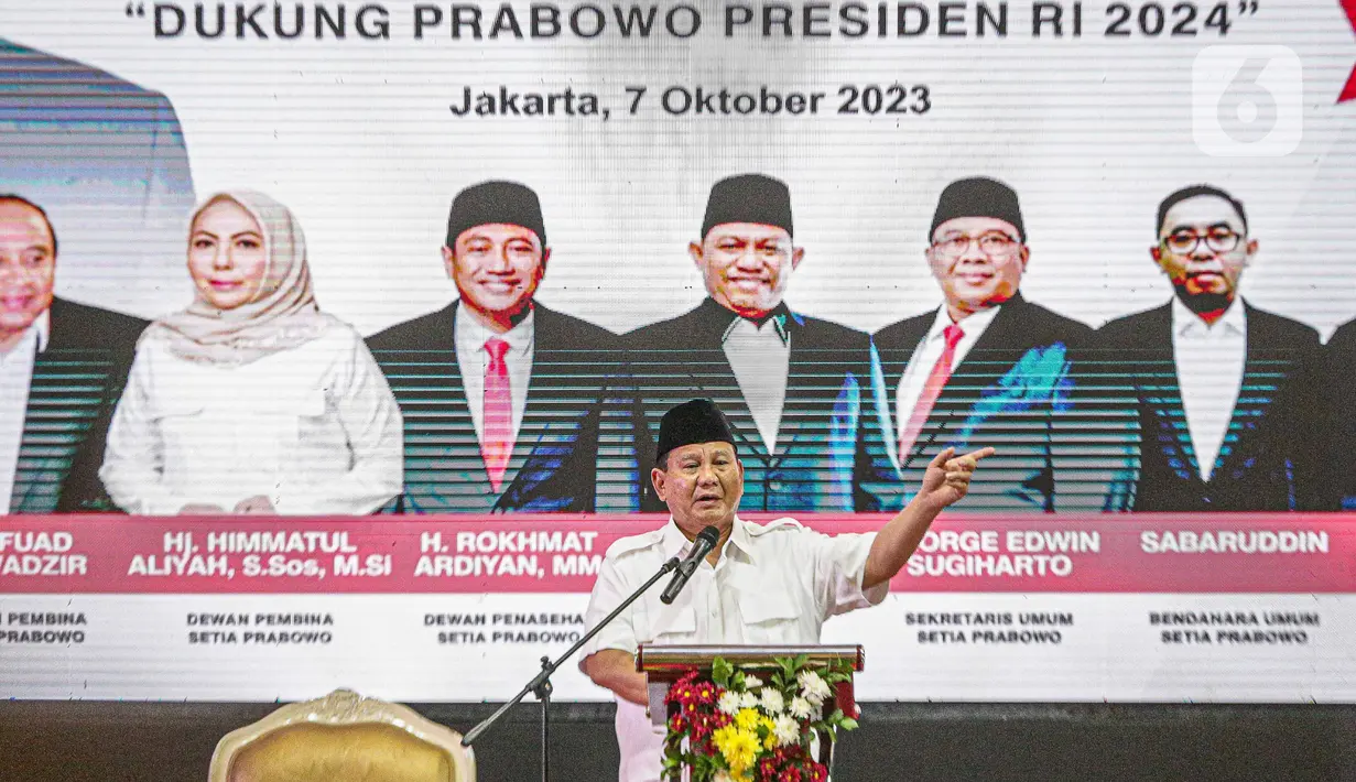 Bacapres Prabowo Subianto memberikan sambutan saat menghadiri acara deklarasi relawan Setia Prabowo di Hotel Kartika Chandra, Jakarta Selatan, Sabtu (7/10/2023). (Liputan6.com/Faizal Fanani)