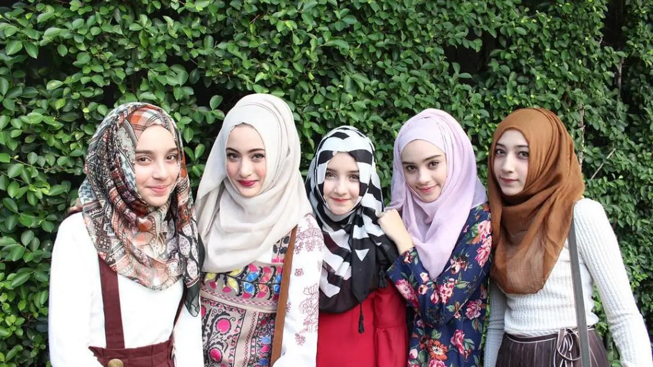 Outfit Hijab Full Colour untuk Suguhkan Penampilan Ceria di 2017