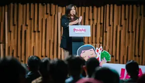 Menteri Komunikasi dan Digital Meutya Hafid hadir di acara Festival Perempuan Berdaya Berkarya di SCTV Tower, Jakarta Pusat, Selasa (21/10/2025)