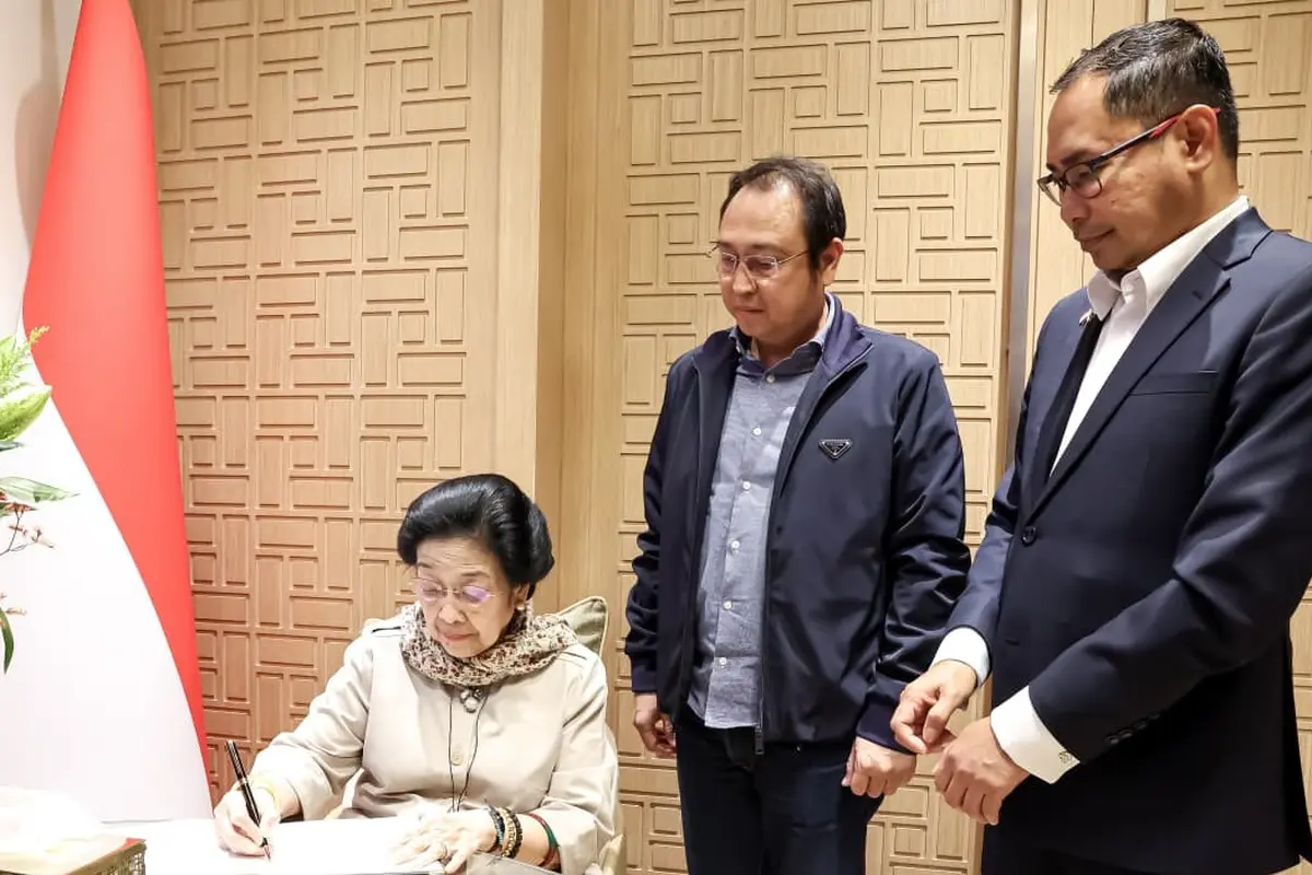 Presiden Kelima RI Megawati Soekarnoputri menyempatkan untuk mengunjungi kantor Kedutaan Besar RI untuk Uni Emirat Arab (UEA), di Abu Dhabi, Senin 2 Februari 2026 waktu setempat.