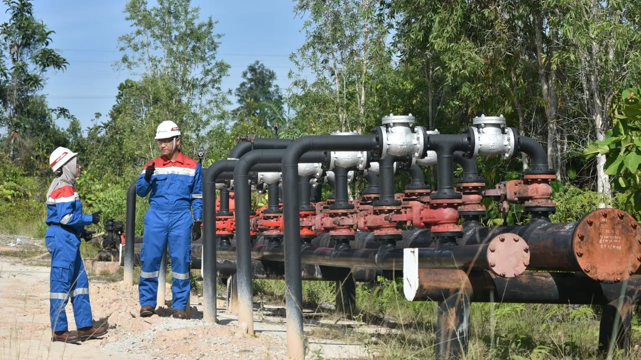 Di Hari Pendidikan Nasional, ada program Beasiswa Prestasi jenjang magister (S2) bagi putra-putri Riau yang diberikan oleh PT Pertamina Hulu Rokan bersama Pertamina Foundation. (Dok Pertamina)