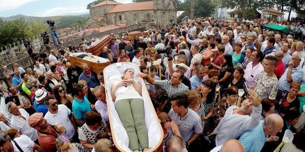La Fiesta de Santa Marta de Ribarteme - Spanyol
