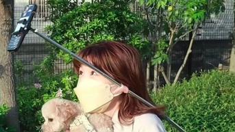 Wanita di Jepang Miliki Telinga Super Lentur, Bisa Menahan Payung hingga Tokat Selfie