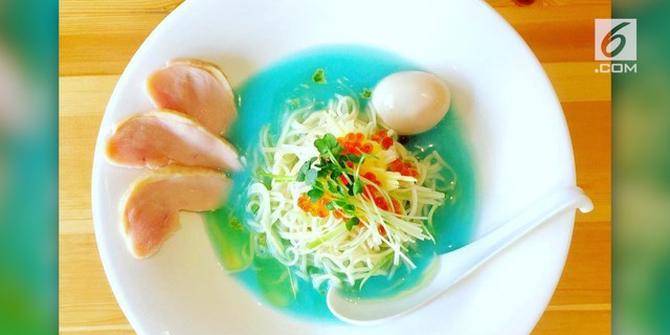VIDEO: Unik, Kedai Ini Tawarkan Ramen Berkuah Biru