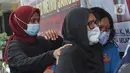 Mantan artis cilik, Ratna Fairuz Albar atau Iyut Bing Slamet dihadirkan dalam kasus dugaan penyalahgunaan narkoba di Mapolres Jakarta Selatan, Sabtu (5/12/2020). Polisi menangkap Iyut Bing Slamet pada Kamis, 3 Desember 2020 malam di rumahnya di kawasan Johar. (Liputan6.com/Herman Zakharia)