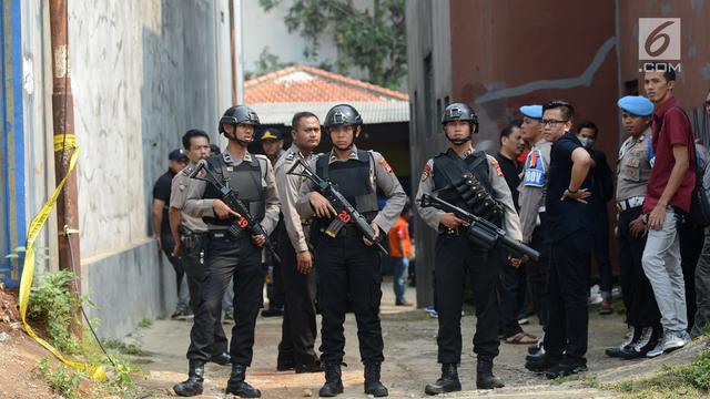 Polisi Bersenjata Jaga Rumah Terduga Teroris Bogor