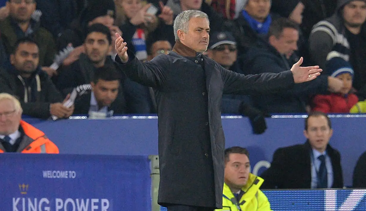 Leicester Vs Chelsea, Senin (14/12/2015). Ini merupakan laga terakhir Jose Mourinho menjadi pelatih dari Chelsea , dimana pada laga itu The Blues kalah 1-2. (AFP/Paul Ellis) 