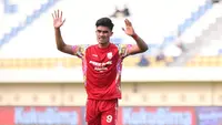 Persis Solo harus puas bermain imbang 2-2 menghadapi PSM Makassar pada matchday kedua Grup A Piala Presiden 2024 di Stadion Si Jalak Harupat, Soreang, Kabupaten Bandung, Senin (22/7/2024). Sempat unggul dua gol terlebih dahulu lewat brace Ramadhan Sananta pada babak pertama, gawang Persis justru dibobol dua kali oleh PSM lewat Yuran Fernandes (58') dan Abdul Rahman (67'). (Bola.com/Abdul Aziz)