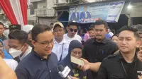 Anies Baswedan di Kampung Muara Baru Penjaringan di Jakarta Utara, Minggu (19/5/2024). (Liputan6.com/Muhammad Radityo Priyasmoro).