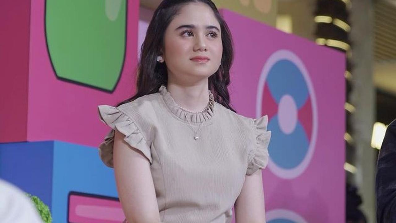 "Makasihhh sayang atas doa dan hadiahnya, makasih jg dah menyempatkan hadir untuk bisa seneng2 brg sama adek2… love u sayang!!! smoga kita bisa selama2 nya bareng," balas Tissa di kolom komentar postingan Dul.