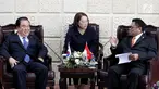 Ketua DPD Oesman Sapta Odang (kanan) berbincang dengan Ketua Parlemen Korea Selatan Moon Hee-sang (kiri) di Senayan, Jakarta, Jumat (14/9). Moon merupakan Ketua Parlemen Korea Selatan yang baru terpilih. (Liputan6.com/JohanTallo)