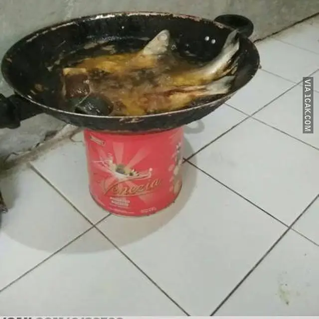6 Potret Orang Masak Pakai Lilin Ini Bikin Geleng Kepala, Lama Nunggu Matang