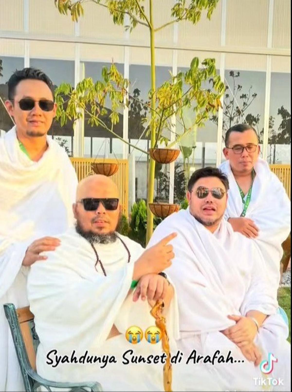 Potret Haru Ivan Gunawan Jalani Wukuf, Bagikan Momen Bersejarah hingga Sunset di Arafah