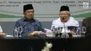 Ketua Umum MUI Ma'ruf Amin (kanan) memberi sambutan saat Wapres JK mengunjungi Kantor MUI di Jakarta, Selasa (6/3). Berdasarkan informasi, kedua pihak juga membahas rencana pertemuan ulama Indonesia, Afghanistan, dan Pakistan. (Liputan6.com/Angga Yuniar)