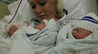 Sharon Cutts, yang kini berusia 55 tahun melahirkan anak kembar tiga. 