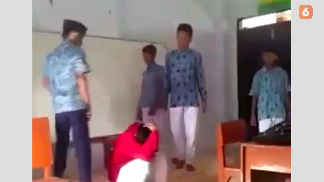 Tangkapan layar video aksi perundungan di Jember (Liputan6.com/Istiemwa)