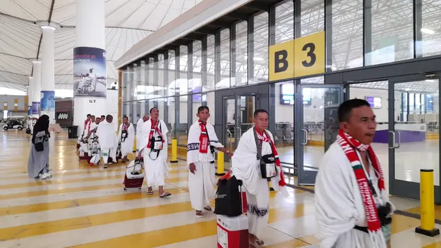 Koper Jemaah Dibongkar Paksa Petugas Bandara Jeddah Gara-gara Bungkusan Mencurigakan, Isinya Ternyata Makanan