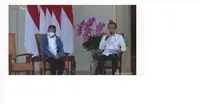 Reshuffle kabinet, Presiden Jokowi dan Wapres Ma'ruf Amin umumkan Tri Rismaharini jadi Menteri Sosial. (Youtube Sekretariat Presiden)