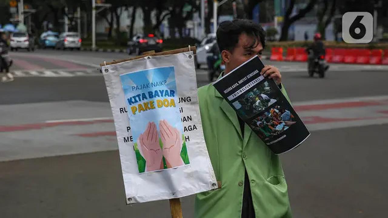 Tolak Penerapan PPN 12 Persen, BEM SI Kerakyatan Berunjuk Rasa di Kawasan Patung Kuda Jakarta