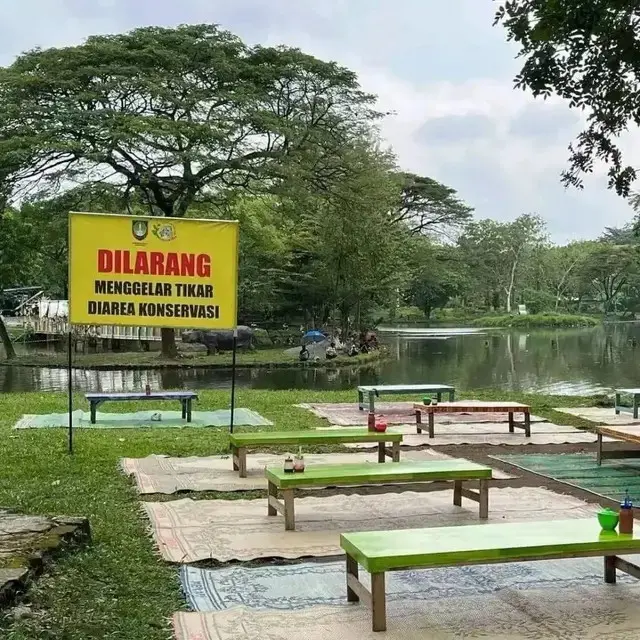 10 Potret Nyeleneh Orang Langgar Aturan Meski Sudah Ada Tulisannya Ini Bandel Banget