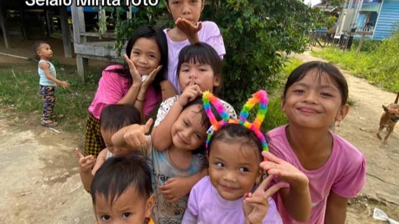 "Bakal Rindu anak2 ku di patal, di mana tiap pagi selalu datang ke posko datang belajar dan bermain," tulis pemilik akun @helloweennn___.