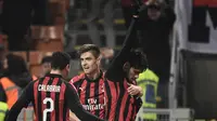Gelandang serang AC Milan, Lucas Paqueta merayakan gol ke gawang Cagliari pada pekan ke-23 Serie A di San Siro, Minggu (10/2/2019) malam waktu setempat. (Marco BERTORELLO / AFP)
