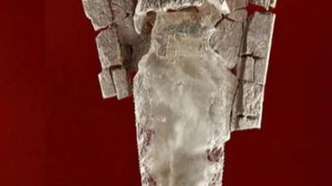 Ini penampakan pisau belati kristal yang ditemukan di dalam makam "Putri Gading".

Sumber foto: Research Group ATLAS from University of Sevilla.