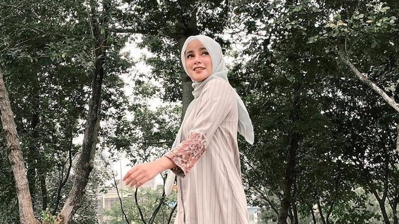 31.	"Selamat Idulfitri! Biarkan cinta kita merajut jalinan kasih yang tak terputus, dan doa kita mewarnai langit."