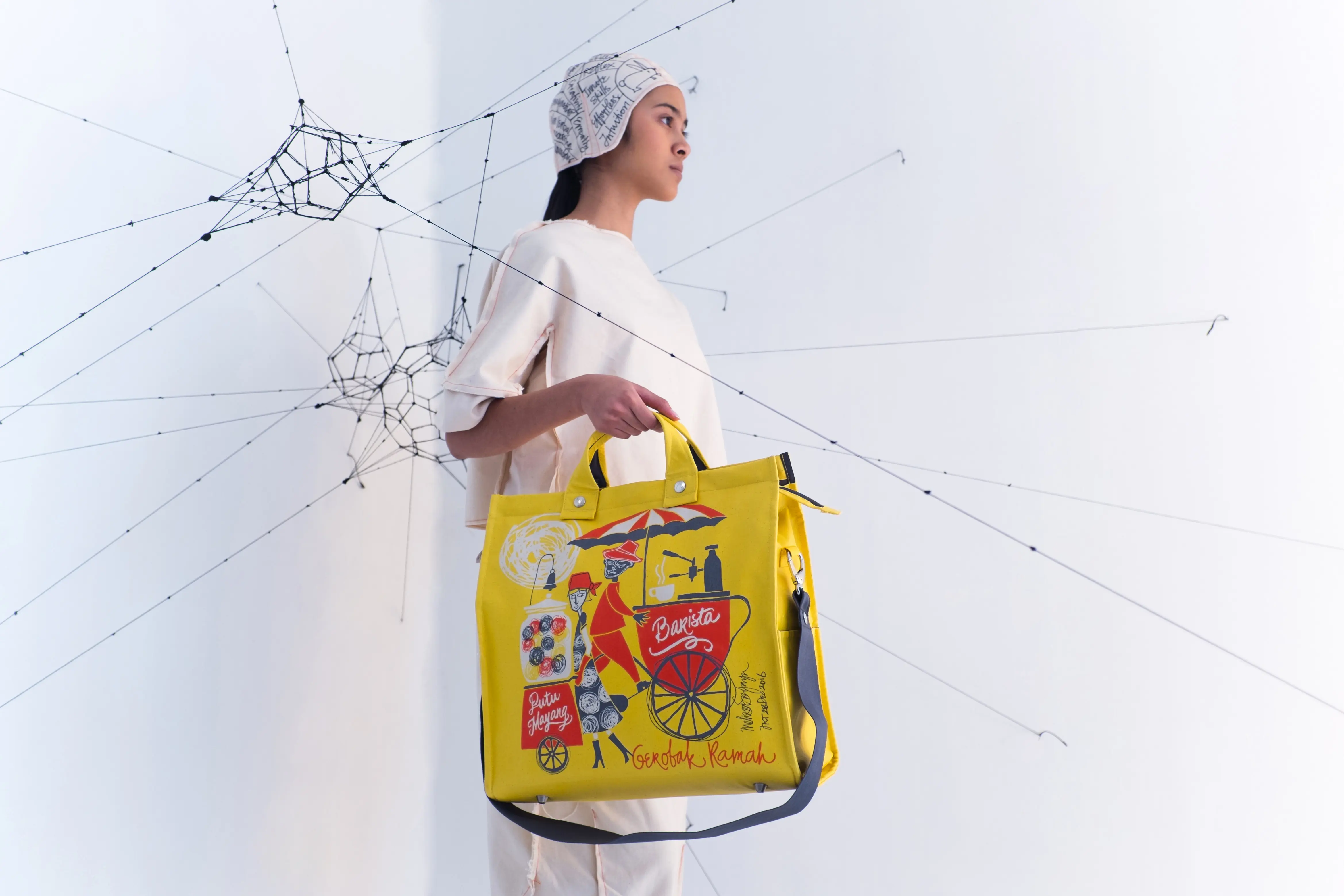 Terinspirasi dari persinggungan dari semakin canggihnya masa digital ditungakan Melissa Sunjaya dalam karya tas terbarunya.