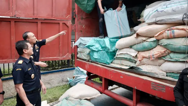 Bea Cukai menggagalkan peredaran 8,26 juta batang rokok ilegal di jalur Pelabuhan Penyeberangan Merak-Bakauheni. (Foto: Bea Cukai)