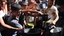 Sebelumnya, Komisioner Jenderal badan PBB untuk pengungsi Palestina (UNRWA), Philippe Lazzarini pada Kamis (3/10/2024) menyatakan bahwa bencana kelaparan di Jalur Gaza terjadi akibat tindakan yang disengaja melalui blokade bantuan dan serangan sistematis Israel terhadap infrastruktur. (Omar AL-QATTAA/AFP)