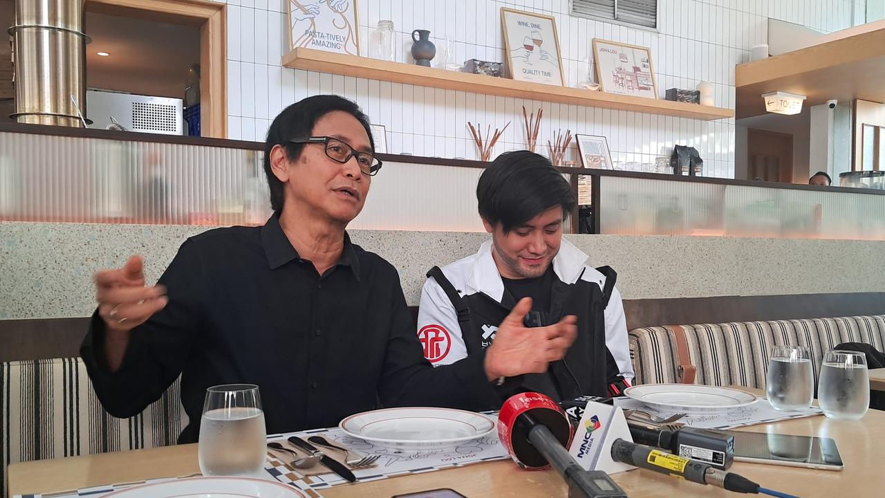 Momen Haru dan Menggemaskan Addie MS Gendong Cucu Pertama, Anak dari Kevin Aprilio dan Vicy Melanie