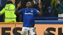 Selebrasi gelandang Everton, Moise Kean setelah mencetak gol ke gawang Newcastle United pada laga Liga Inggris 2019/2020 di Goodison Park, Liverpool (21/1/2020). Moise Kean meninggalkan Juventus untuk bergabung dengan Everton pada awal musim 2019/2020 dengan nilai transfer 27,5 juta euro atau kini setara Rp451 miliar. Setelah sempat dipinjamkan ke PSG dan klub lamanya Juventus, pada awal musim 2023/2024 ia dipermanenkan Juventus dengan mahar 30 juta euro. (AFP/Paul Ellis)