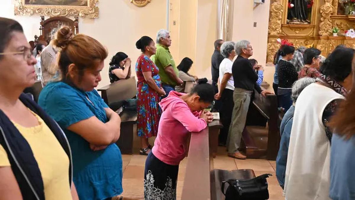 Potret Umat Katolik di Berbagai Negara Berdoa untuk Kesembuhan dan Kesehatan Paus Fransiskus