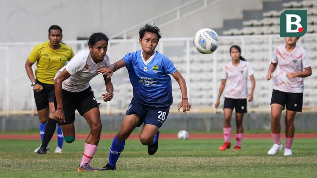 Foto: Disaksikan Langsung Ketua Umum PSSI, Timnas Wanita Indonesia Gelar Pertandingan Uji Coba Melawan Tim Putri Persib Bandung