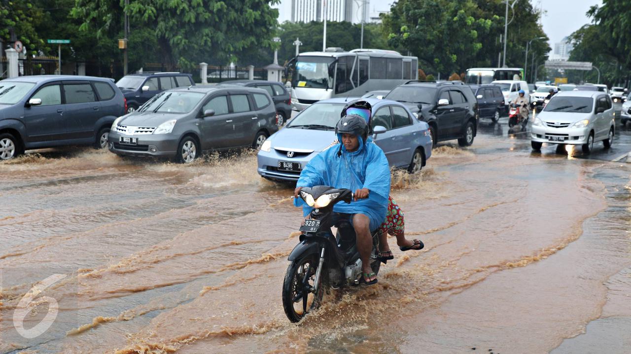 Jakarta Belum Kering: 80 RT Tergenang, 3 Ruas Jalan Lumpuh, 12 KK Mengungsi