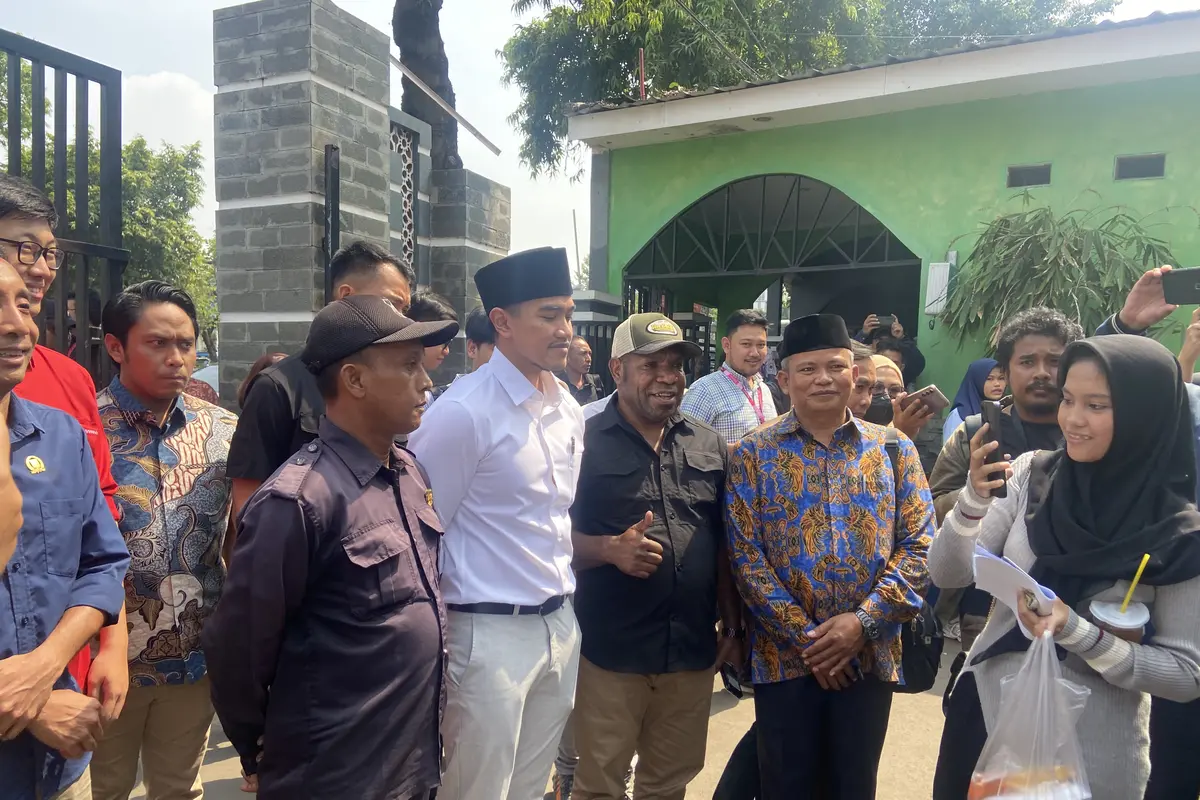 Kaesang Pangarep hendak Jumatan