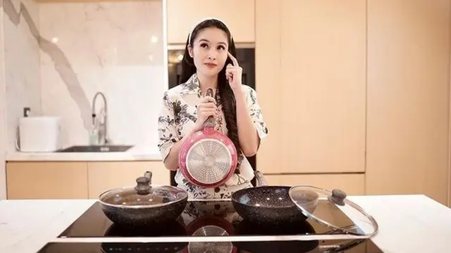 Menengok Dapur Sandra Dewi, Ada Bar Pribadi dan Peralatan Masak Khusus
