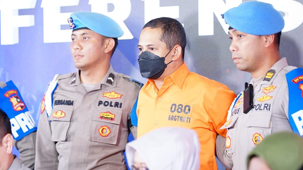 Berkas Kasus Asusila Eks Kapolres Ngada AKBP Fajar Dilimpahkan ke Kejati NTT
