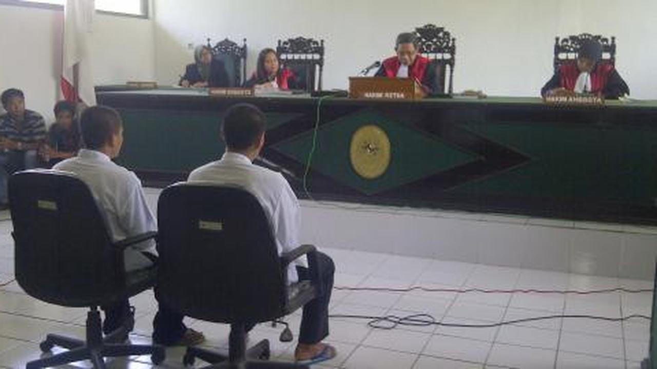 Tangis ibu pecah saat terdakwa pemotong bambu baca pembelaan