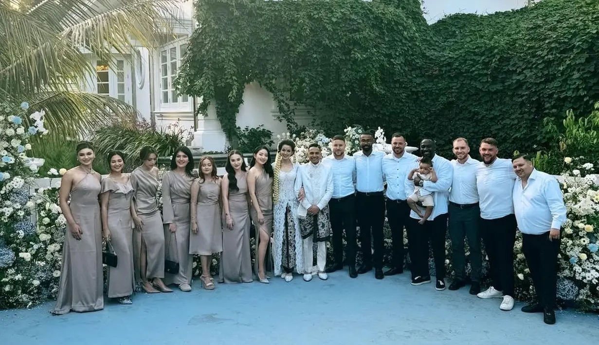 Makeup flawless tanpa kesan berlebihan juga semakin menyempurnakan penampilan Natasha Wilona secara keseluruhan. [Foto: Instagram/natashawilona12]